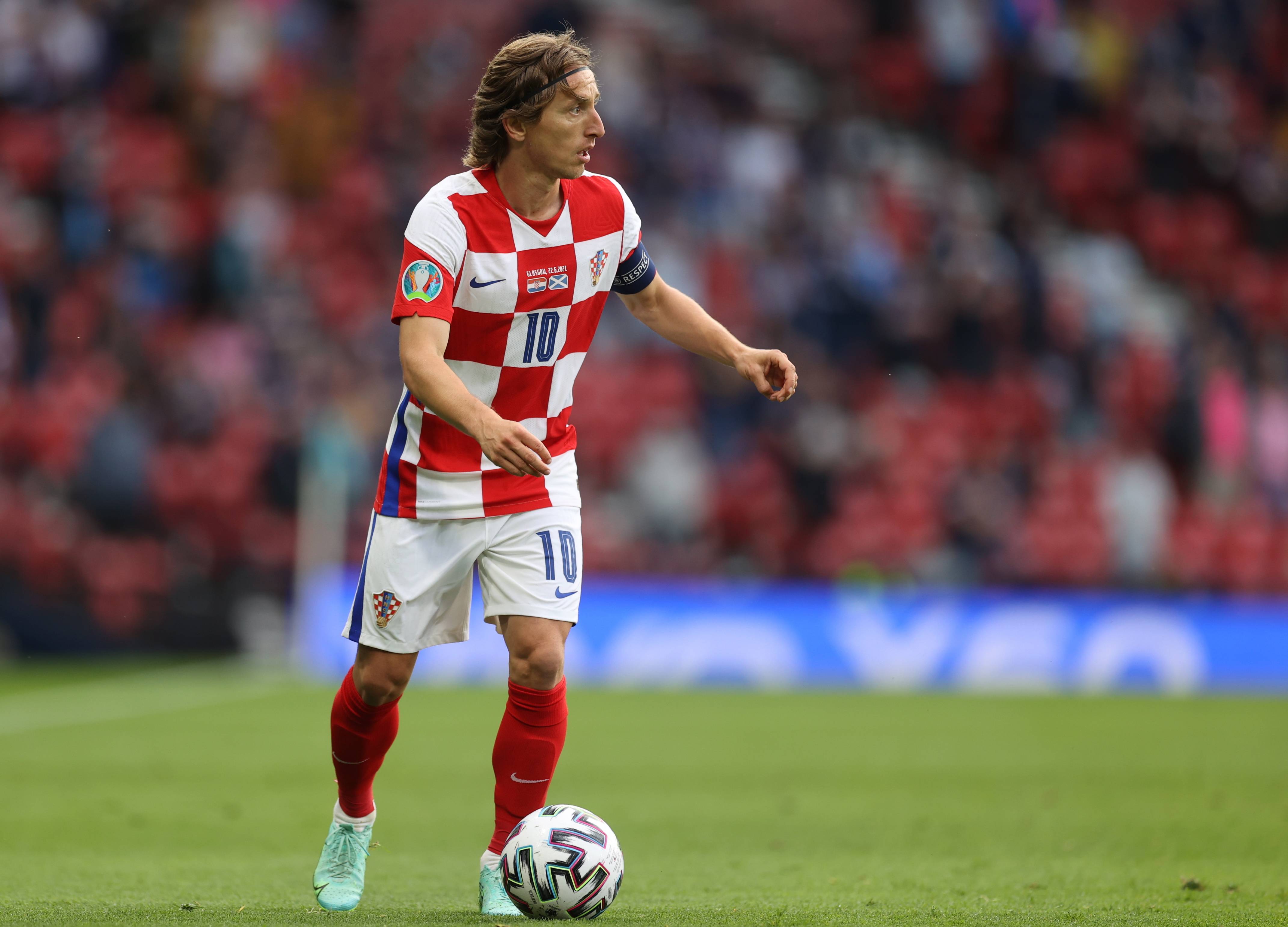 NBA战报：福克斯31分，马刺114-112险胜魔术