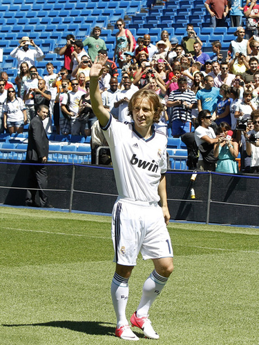 斯洛特：让萨拉赫替补不是容易的决定，但这就是我的选择