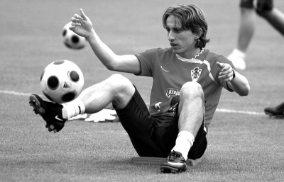 记者：艾纳维和科内排除韧带损伤，力争参加与那不勒斯榜首战